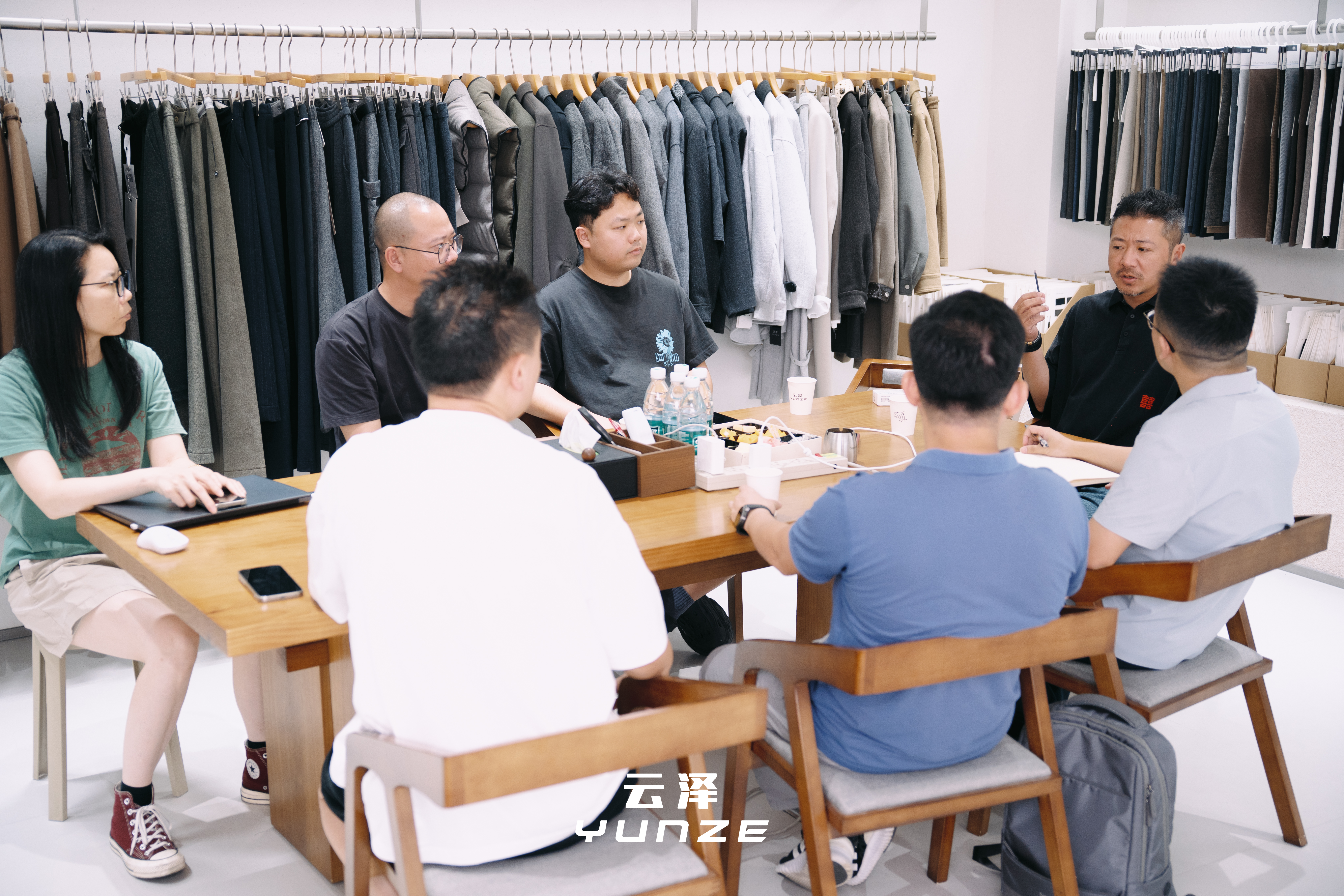 【海珠区人工智能局领导一行到访我司调研指导】